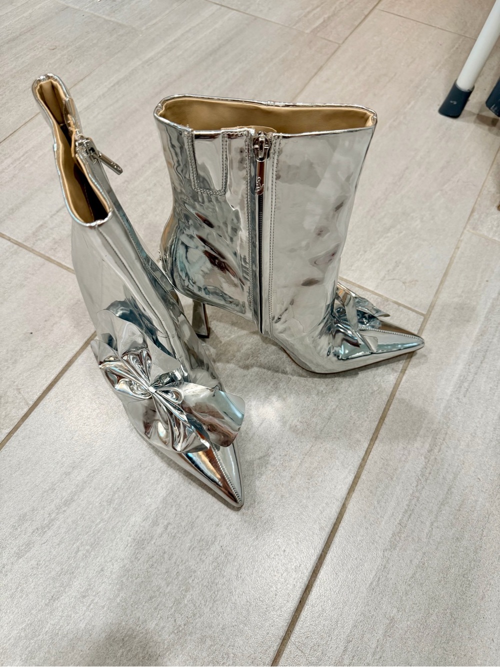 NIB Sam Edelman Metallic Silver Pointed-Toe Stiletto Ankle Bootie - SZ 10 - Picture 7 of 13